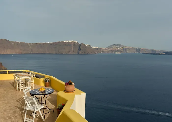 Ilivatos - Elegant Villa On The Caldera\'S Edge