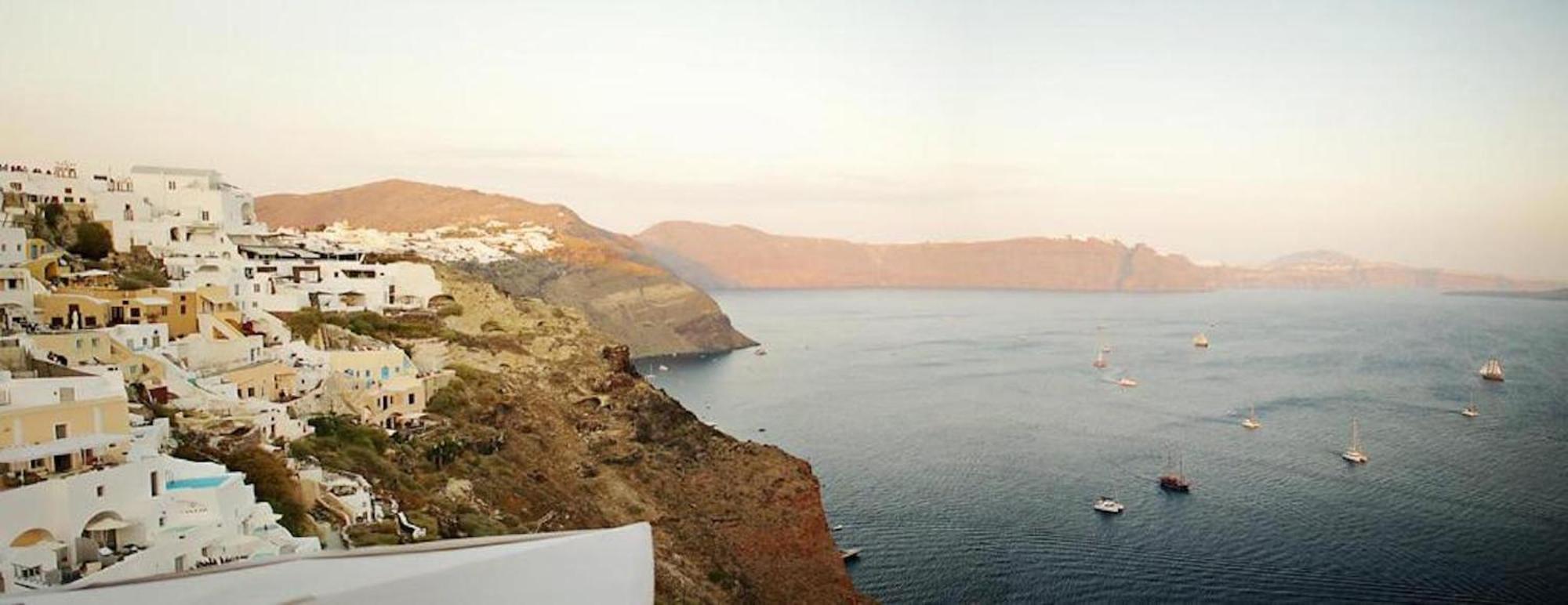 Ilivatos - Elegant On The Caldera's Edge Oía