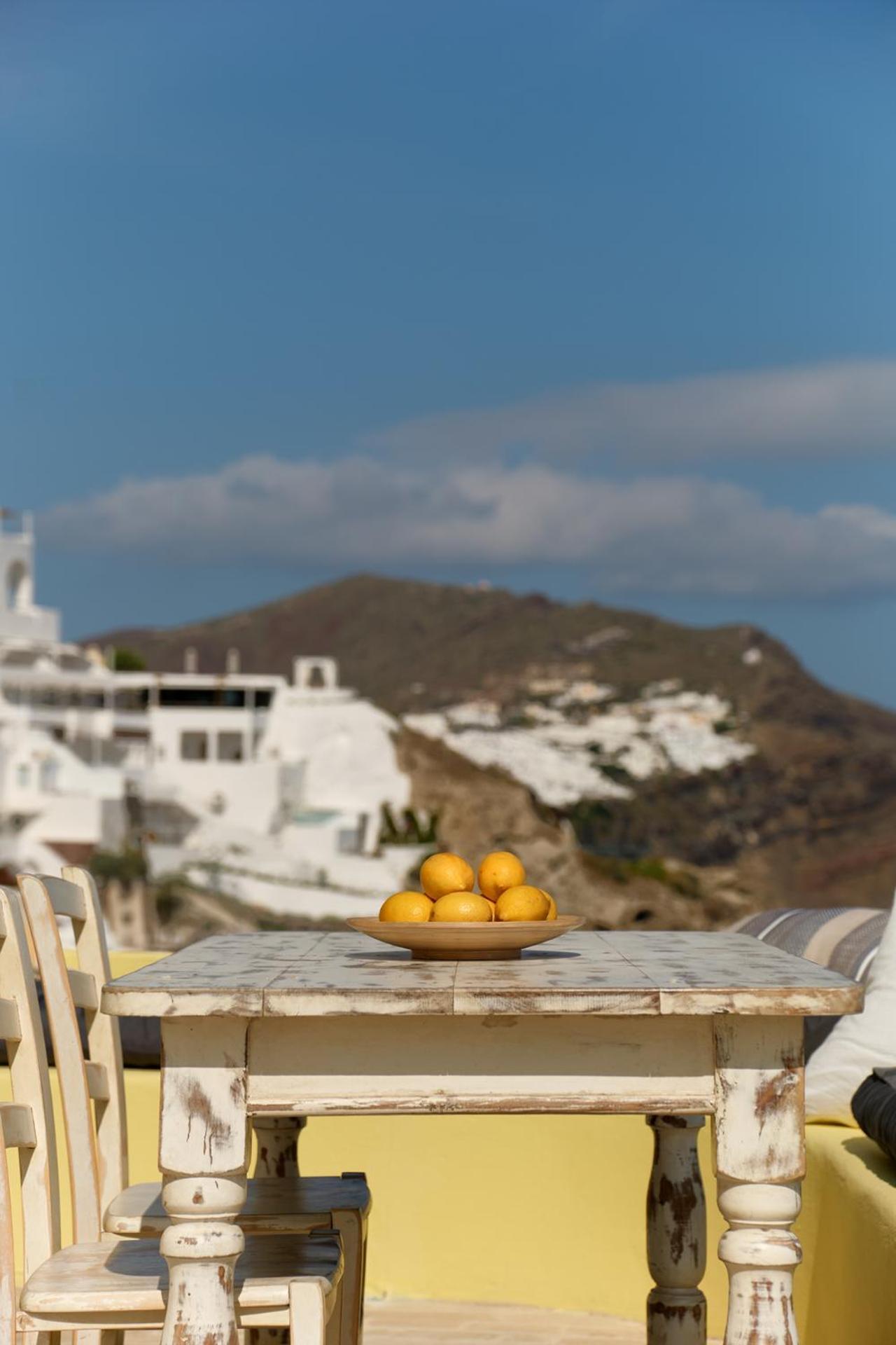 Ilivatos - Elegant On The Caldera's Edge Villa Oía