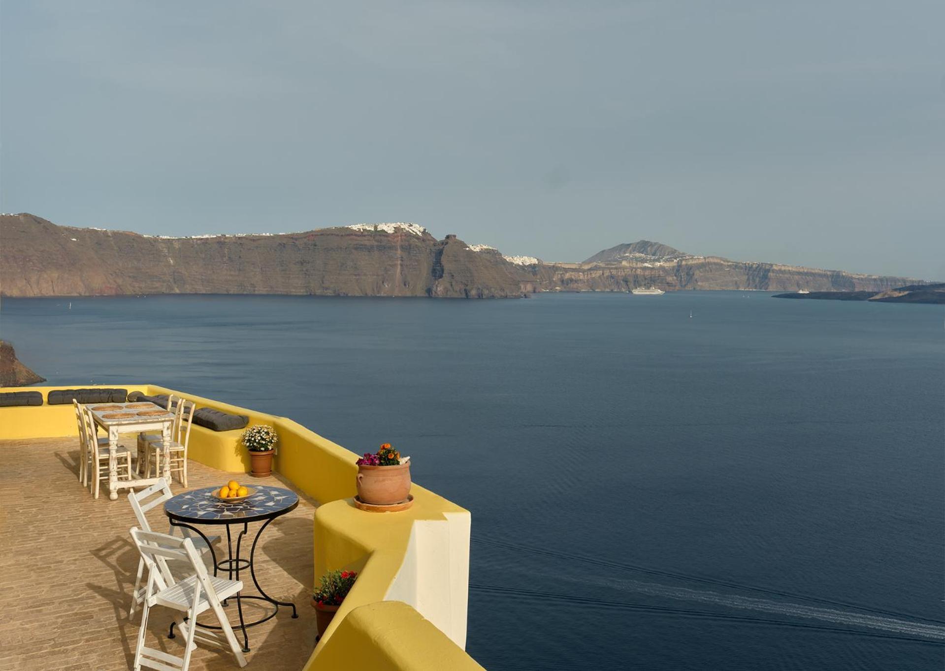 Ilivatos - Elegant On The Caldera's Edge Villa Oía