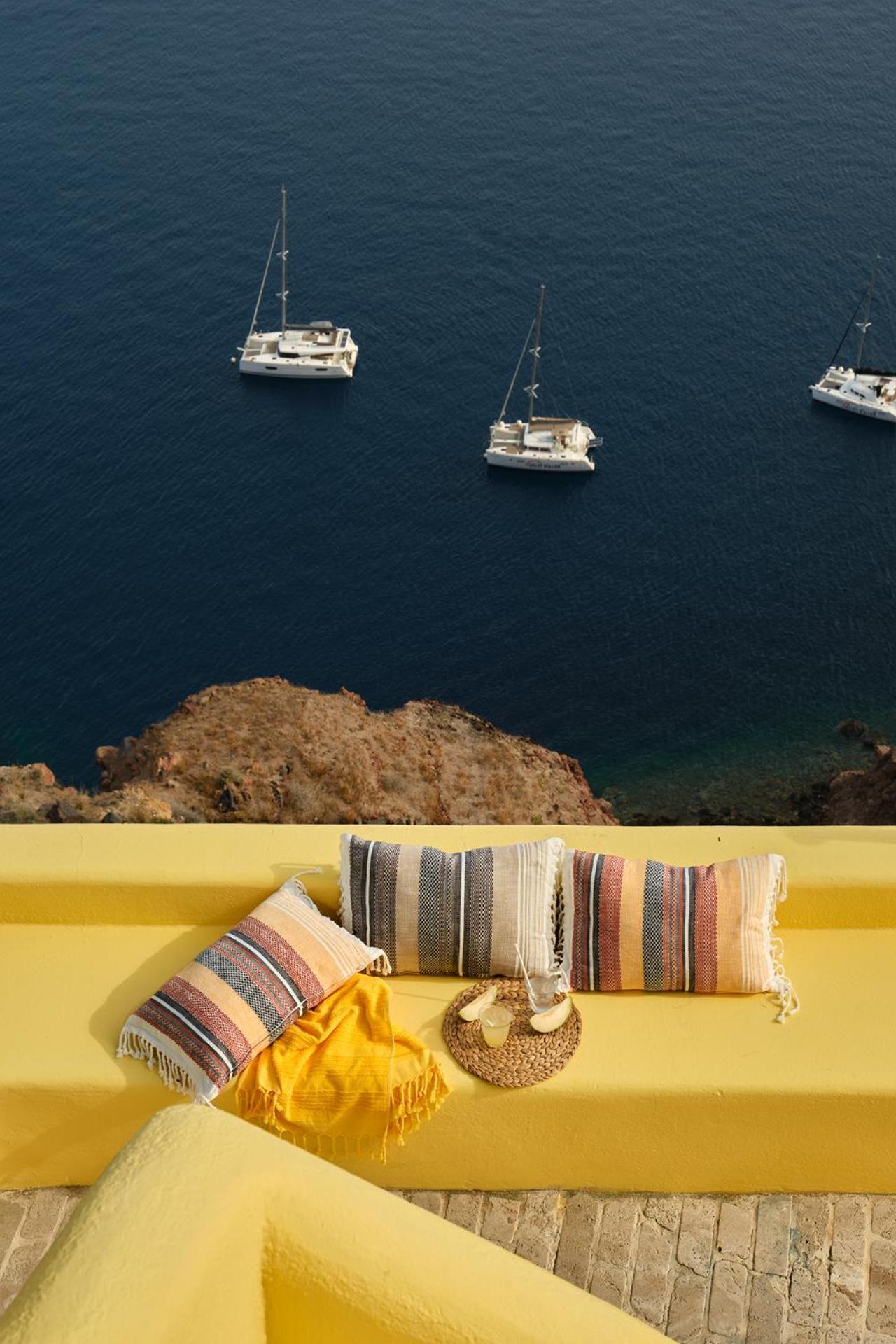Ilivatos - Elegant On The Caldera's Edge Villa Oía