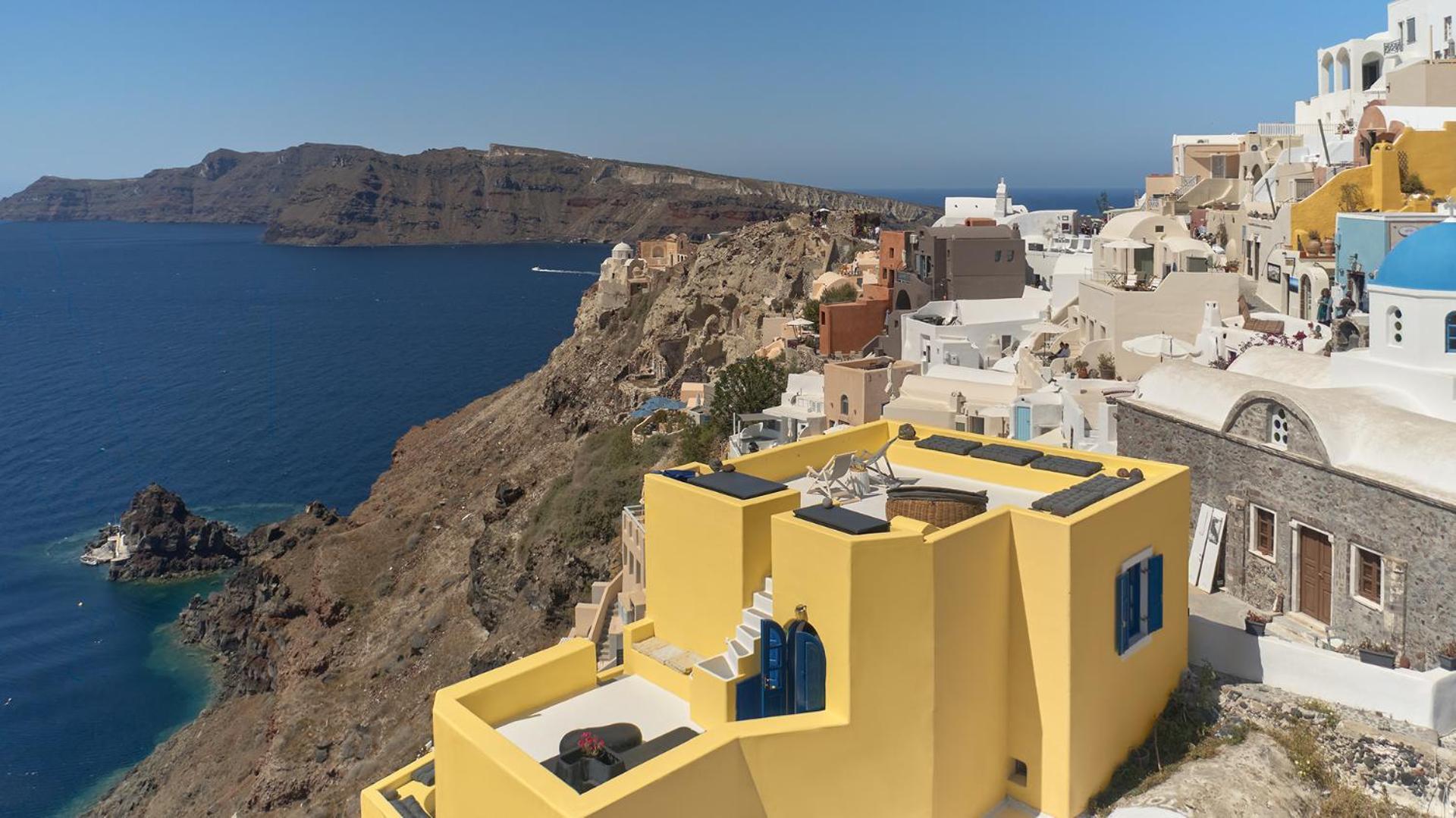 Ilivatos - Elegant On The Caldera's Edge * Oía